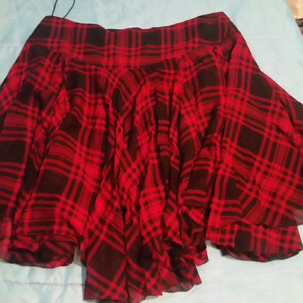 Black and red flowy skirt